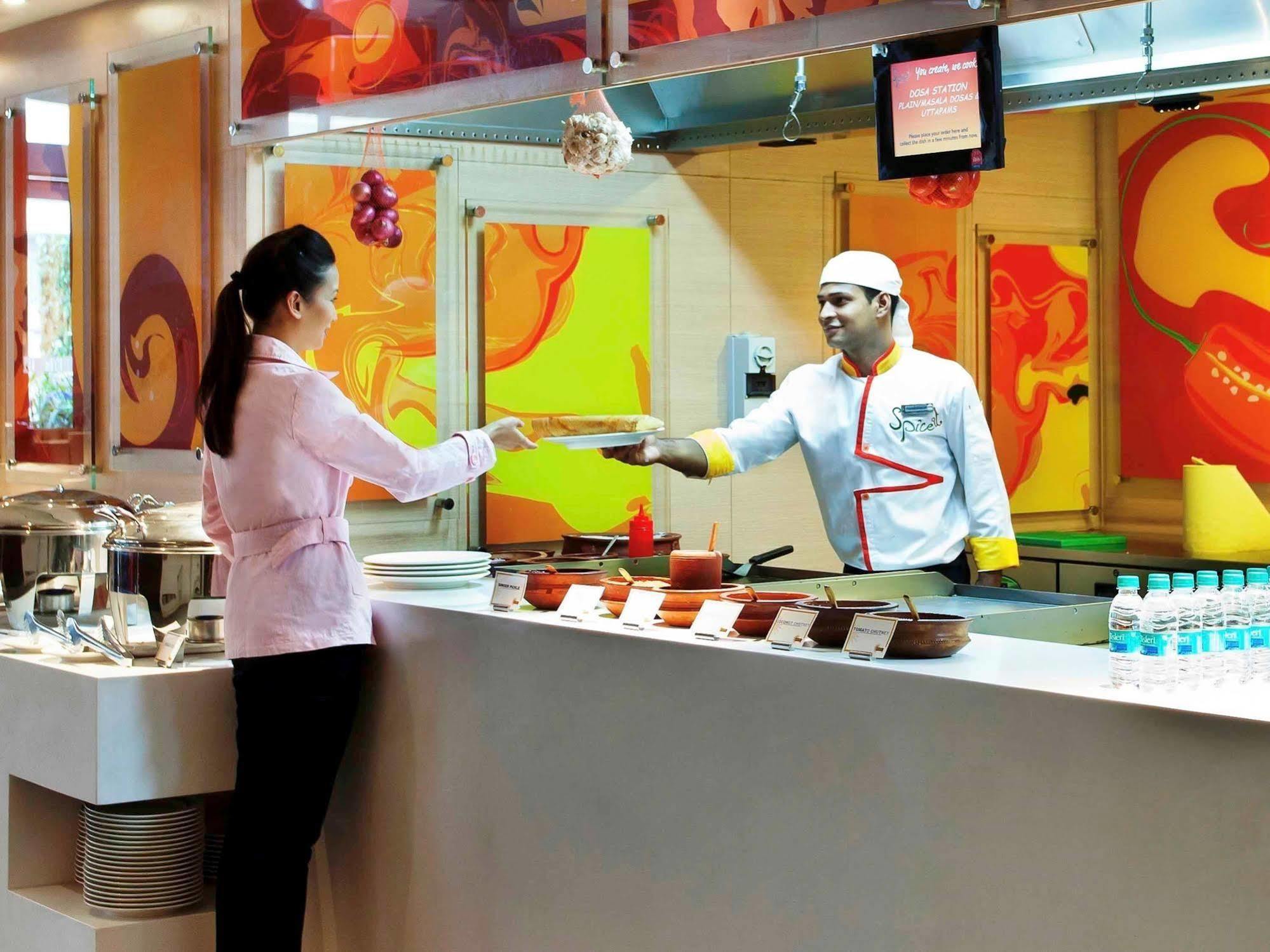 Ibis Bengaluru Outer Ring Road Hotel Restaurant billede