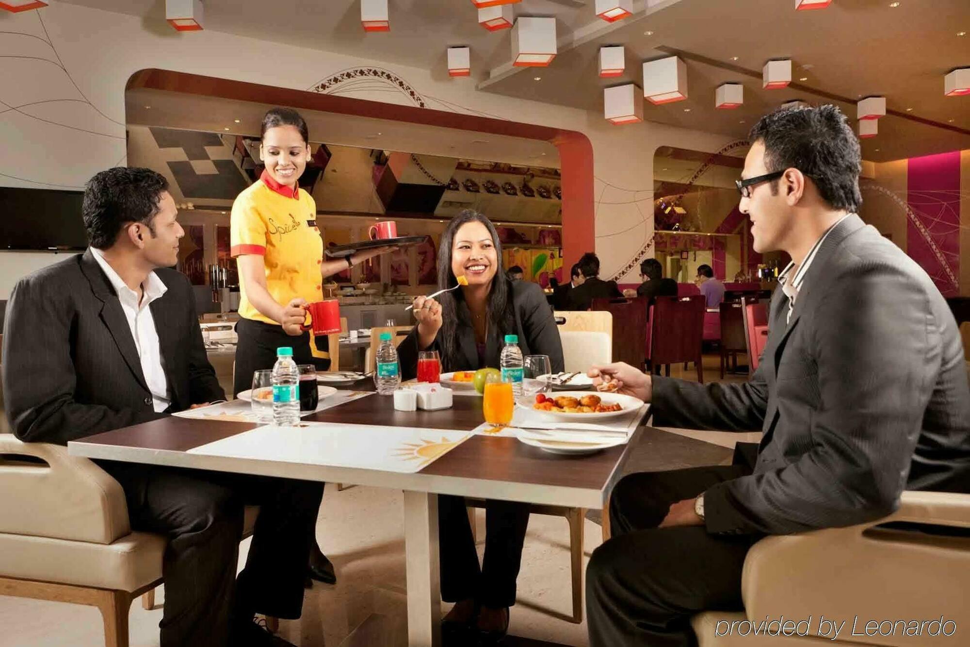 Ibis Bengaluru Outer Ring Road Hotel Restaurant billede